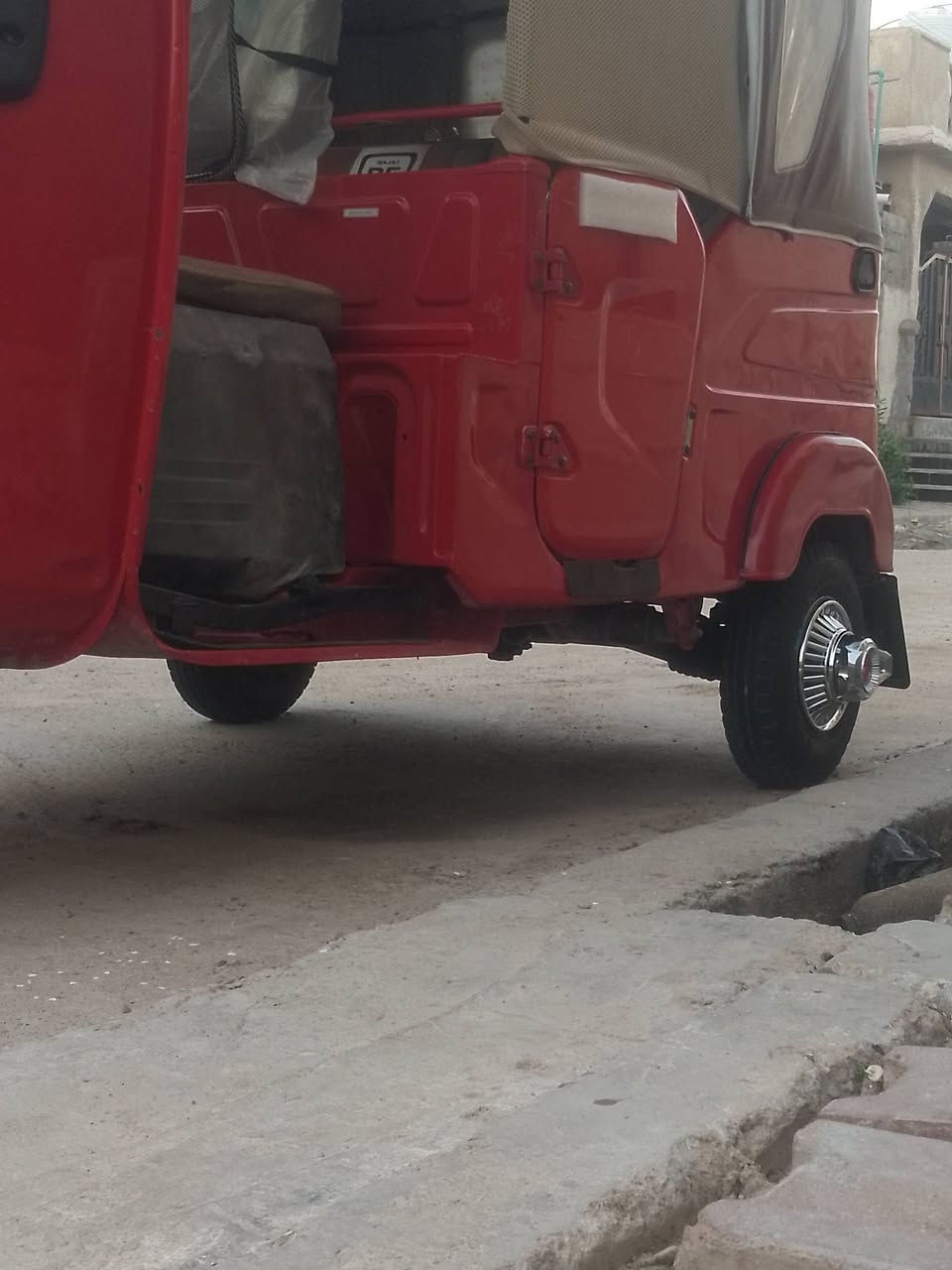 22 شهر 8بيه بارد 4اصابع وراجع بلاد والمكينه مفتوحه مره وحده عنواني بصره حيانيه شارع سيد رقمي ***********سعر 8ونص وبيه مجال وبرغي ماناقصه
