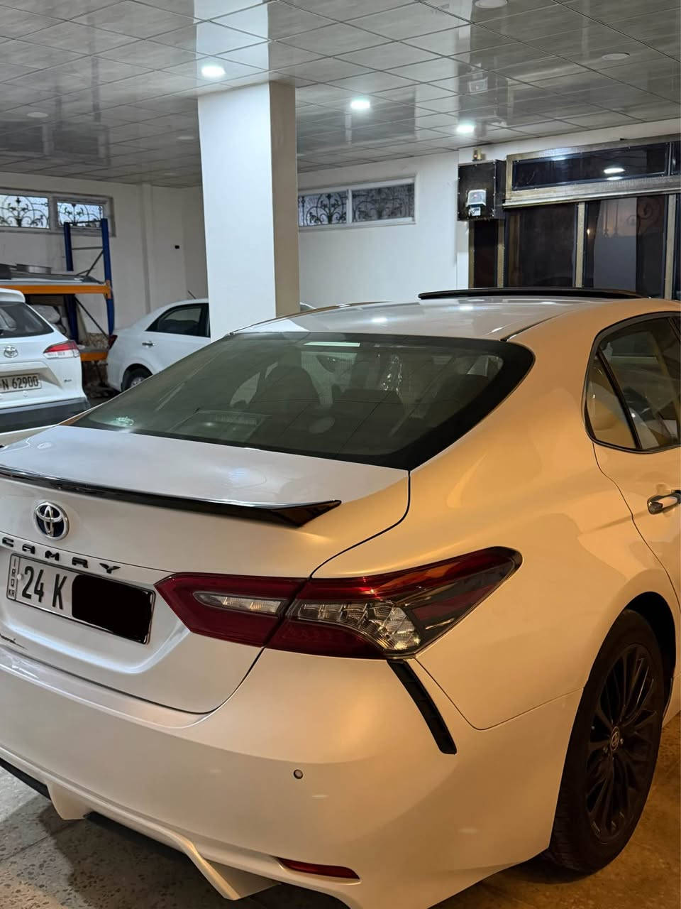 كامري لمتد ادشن فول مواصفات

السيارة لون صدفي

السيارة خليجية وبيها ضمان من شركة تويتوتا رسمياً، إلى سنة 2029,

السيارة من Okm إلى الأن، الصيانة كلها بشركة SAS, وحتى قطع الغيار كلها من الشركة.

مواصفات السيارة :

- سقف سلايد
- دخول ذكي تشغيل ذكي
- تشغيل عن بعد
- كامرة و حساسات امامي و خلفي
- الأضوية الأمامية ذكية ( يعني
تتحرك بوحدها علمود توضحلك
الطريق)
-3 وضعيات قيادة
- شاحن لاسلكي
- سايد بريك كهربائي
- اوتوهولد
- ستارة خلفية أوتوماتيك
- كشنات جلد بالكامل
- تحكم كشنات السايق و الراكب كهربائي بالكامل
- المرايات الجانبية طي كهربائي
( كراج)
- أنارة محيطية
- شاشة العداد و شاشة الترفيهية اكبر حجم
- ليد نهاري + ليد امامي و خلفي

وباقي المواصفات المعروفة

السيارة بدون سبغ ومابيها حادث و الأيرباك كلهم بلادي. ( السيارة ٨ ايرباج مو ٦، فقط للمعلومات )

فقط بيها طخة خفيفة من وره، حتى بالفحص ما تبين. وتعديل بيها
*********** دهوك, العراق
