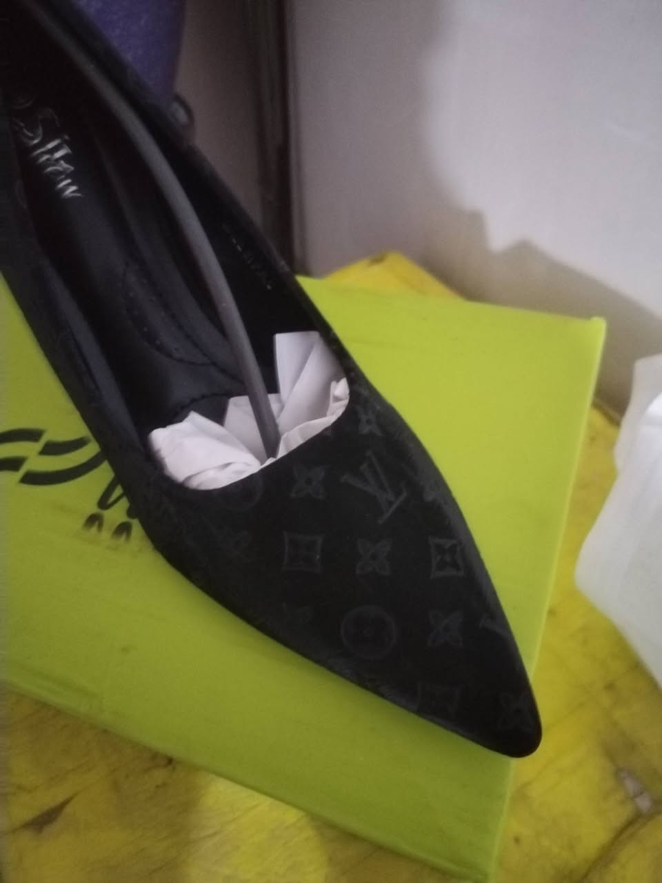 عندي هذني الاحذية نسائي الوان مختلفة وقياسات مختلفة السعر جوة سعر الجملة البيع كلهن الي يريد دخلي خاص


**إذا كنت صاحب هذا الإعلان وتريد حذفه لأي سبب، رجاءا أرسل رسالة إلى الدعم الفني**