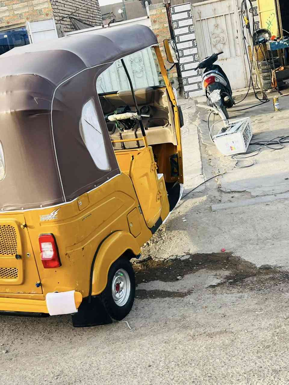 سلام عليكم شباب تكتك البيع 21 وراق شاكر كشره بس باردمكاني المجر سعر 5و800 وبيه مجال ***********
