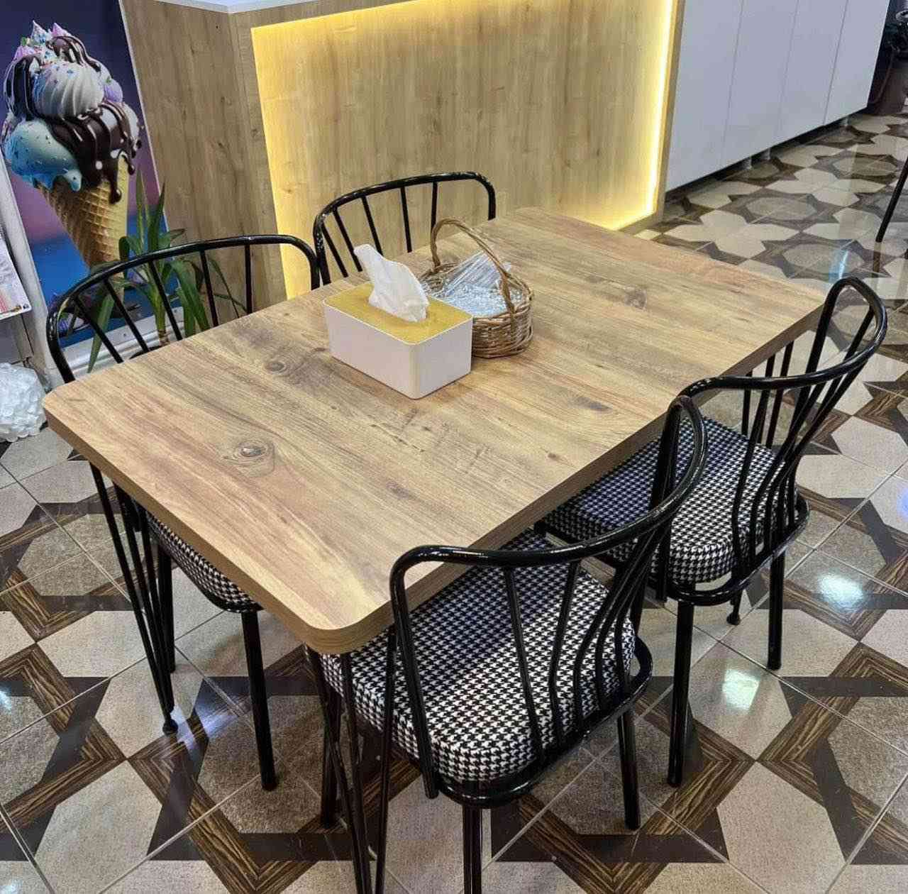 #سارع_بالحجز_ #الجميع 
ميز طعام ٤كراسي
قياس..
  طول ١٢٠سم العرض ٩٠ سم

للحجز والاستفسار مراسله الصفحة اوالاتصال بالرقم *********** بغداد, العراق
