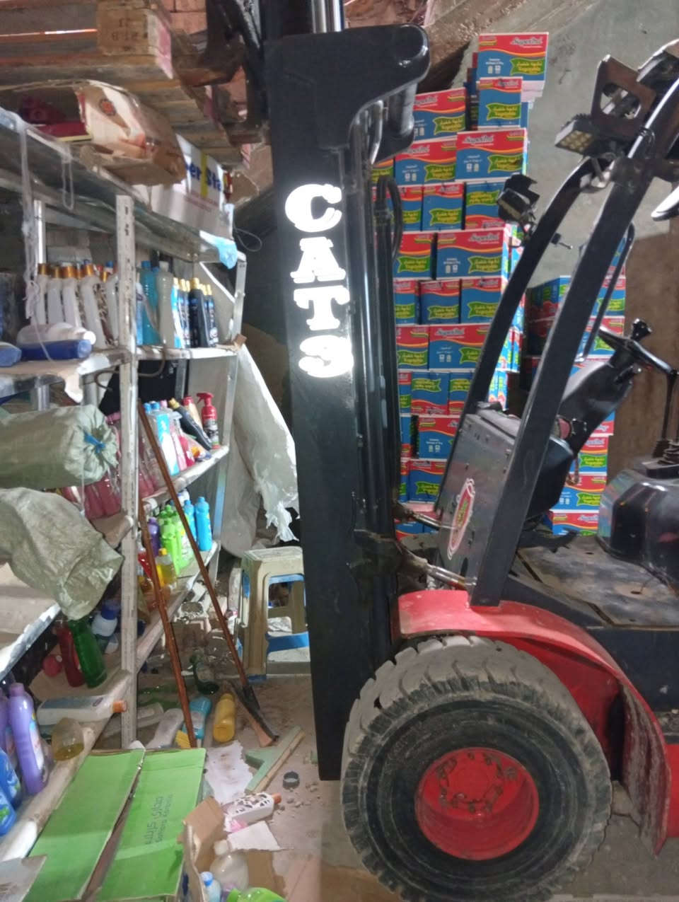 السلام عليكم ورحمة الله وبركاته رافعه شوكيه  كير اتماتيك للبيع موديل 2016 3طن 3 سلايت 3حركات كتر دخول جديد  كربلاء طوريج للاتصال *********** كتر
