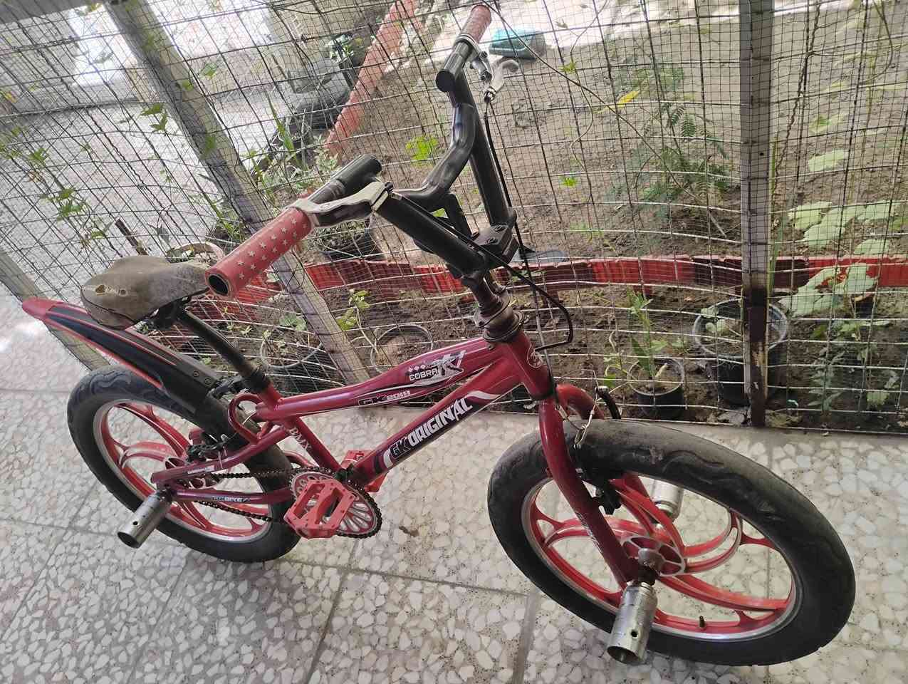 بايسكل bmx حجم 20 للبيع اصلي تايرات ممسوحة وبريكات تحتاج صيانة ب 80 وبيه مجال
***********
