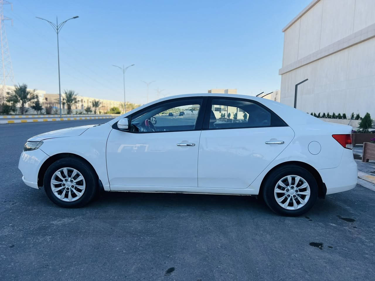 كيا سيراتو موديل 2012 خليجي
رقم أربيل دولي جديد شرط التحويل والغرامات 
السيارة محرك وكير شرط 
محرك 1600 دوش شرط لا تبخير ولا تنقيص 
كير شرط 
تبريد ثلج شرط 
صدر امامي وخلفي جديد 
تخم تايرات جدد 
تحكم استيرن كهربائي 
تحكم امري كهربائي 
امري شفط 
اشاير بالمري 
شفتات استيرن 
السيارة جديدة داخل وخارج وترايها زيرو 
السيارة بيها صبغ قطعتين وشبر بقبق الصندوق 
السيارة بسعر مناسب جدا 92 وبيها مجال للشراي 
العنوان صلاح الدين تكريت 
للتواصل ***********
