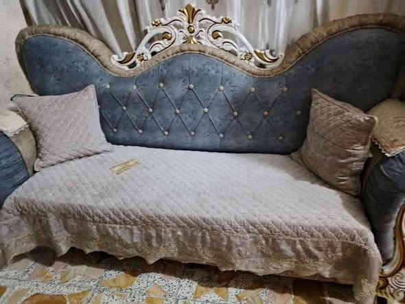 تخم ملكي عشر مقاعد جديد اسفنج متحرك للبيع لصغر المساحه للاستفسار اكثر واتساب ***********
