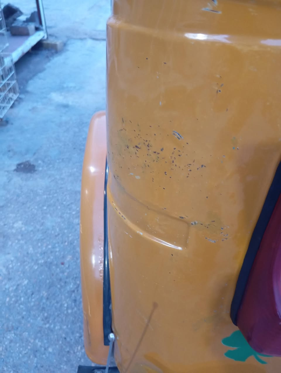 السلام عليكم تكتك للبيع موديل 21 شهر 12 مرقم بغداد كفاله من الصبغ والتعمير  بيها بدايه اكسل وبيها ضربه على كد شبر مرجعه بدون تعمير مبينه ب الصوره التكتك باسمي تحويل ثاني يوم السعر 7500 وبيها مجال للشراي مكاني بغداد حي الاعلام ***********
