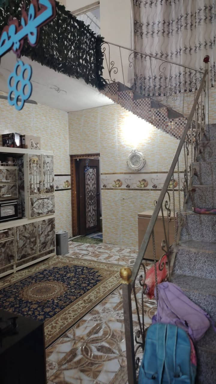 سلام عليكم دار للبيع في جسر ديالى في سواعد خلف حسينيه صادق الامين مساحته 100مابي مطبخ الصاله مسوينه مطبك السعر 60وبي مجال تصلو على هذا الرقم ***********
