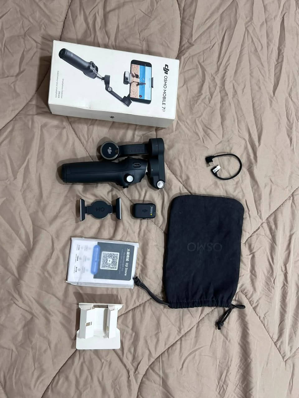 🎥 للبيع DJI Osmo Mobile 7P الجديد
مثبت احترافي للموبايل من DJI، مناسب لصناع المحتوى، التصوير اليومي، الريلز والفلوكات.
✅ تثبيت احترافي 3-Axis�✅ تتبع ذكي للأشخاص�✅ عصا سيلفي مدمجة�✅ تصميم خفيف وسهل الحمل�✅ جديد ومختوم


**إذا كنت صاحب هذا الإعلان وتريد حذفه لأي سبب، رجاءا أرسل رسالة إلى الدعم الفني**