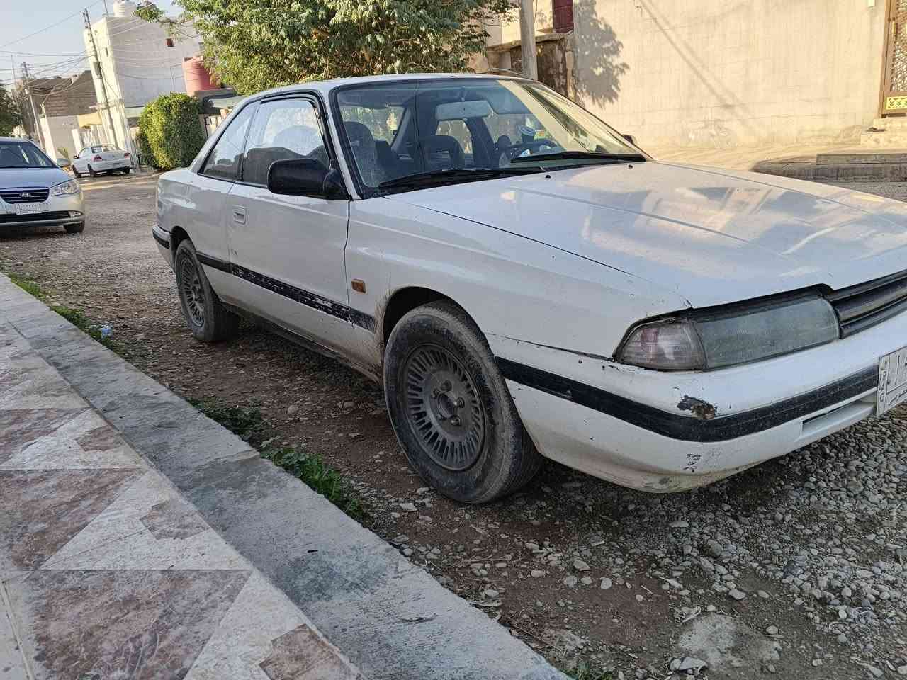 مازدا 1991
12و به خ 
سه نه وى به سه ر چوه 
به شه رتى ته حويل 
تايه ى تازه 
سه درى تازه گوراوه 
ته قه و ره قه ى نيه 
كاره باى هه موى ئيشه كات 
نوقسانى نيه 
ژ.م ***********
