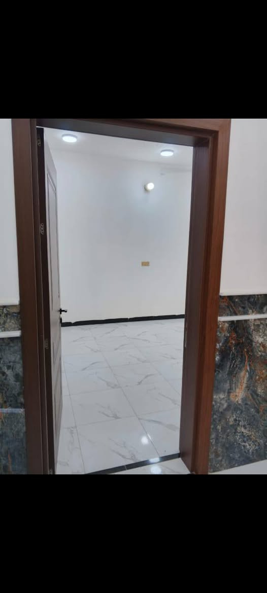 يوجود بيت الايجار بل صوفيه متكون من غرفتين وصاله ومطبخ وحمام وستقبال وصحيات خارجيه الاستفسار تصال ع رقم ***********
