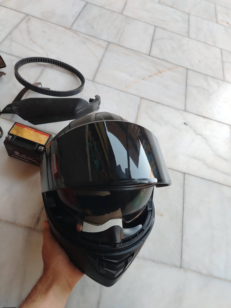 سلام عليكم. غراض zr باتري+مريات +قايش جديد +هوائيات +مرايات دراجه مال مرور وغراض دراجه كير +خوذة إيطالي اصلي  كلمن وسعره و مناسبات 
 خاص او واتساب ***********
