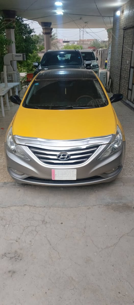 سلام عليكم ورحمه الله وبركاته
للبيع سوناتا امريكي 2013 رقم بغداد بسمي مواصفات السياره فول فتحة بصمة تحكم جهتين شفتات كشن كهرباء مكينه 2400 مامفتوحه سياره مال بيت جديدة بمعنى الكلمة السعر 105 وبيه مجال وسهله مكاني بابل المحاويل رقمي *********** 
السياره احلى وانضف بعد من الصور.
ارفع المنشور بالصلاة على محمد وال محمد
