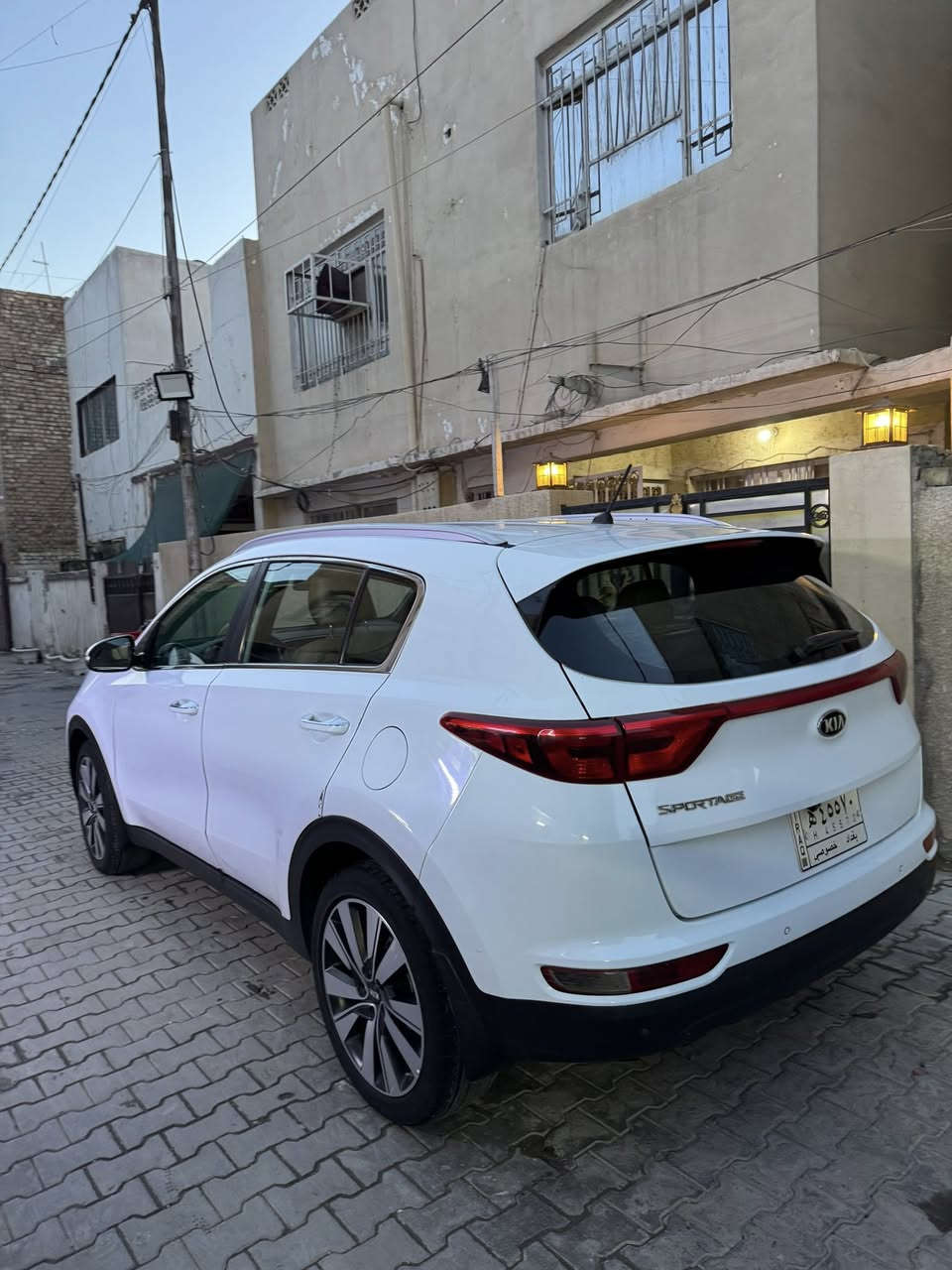 سبورتج 2018 خليجي 
سياره على ايد وحده من 2018 
رقم بغداد تحويل مباشر
بدونن اي صبغ نهائيا حته الدعاميات
سونار موجود بيه بارد بسيط 
وبيهه شخط بالباب الخلفي عايفه 
السعر 175 وبيه شي بسيط
***********
مكاني المنصور
