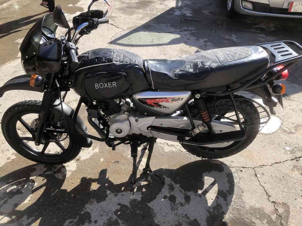 السلام عليكم 
للبيع دراجه بوكسر
موديل 2023/12/6
الدراجه نضيفه حيل استخدام شخصي
الدراجه امرقمه رقمه بابل
اللون اسود 
والنوع جبلي 
بيه تزويدات دبل اشاره 
واقيات لد 
هورن كوري مال سياره 
ماشيه 13735  الف
الله شاهد دهنه ابو 18 اديرله 
بانزين كل تفويلتين أو كل ثلاثه محسن 
يعني ايدي بيه تجي تفحص وشوف ابعينك قله اطلع بيه 
الدراجه ماطابه تصليح بهائي
السعر٢٦٧٥ بيه مجال حك الجيه
والموشراي لتعبني والرزق على الله
مكاني حله مركز مدينه
الرقم/***********
انه مكفل في بيعه
