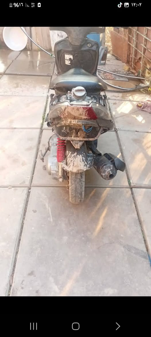 السلام عليكم اخوان دراجه ماكس 140 عرضها للبيع بها نقص كفرات ونقص كهربائيه الدراجه خير من الله السعر 250او بيه مجال  لطيبين ***********وتساب
