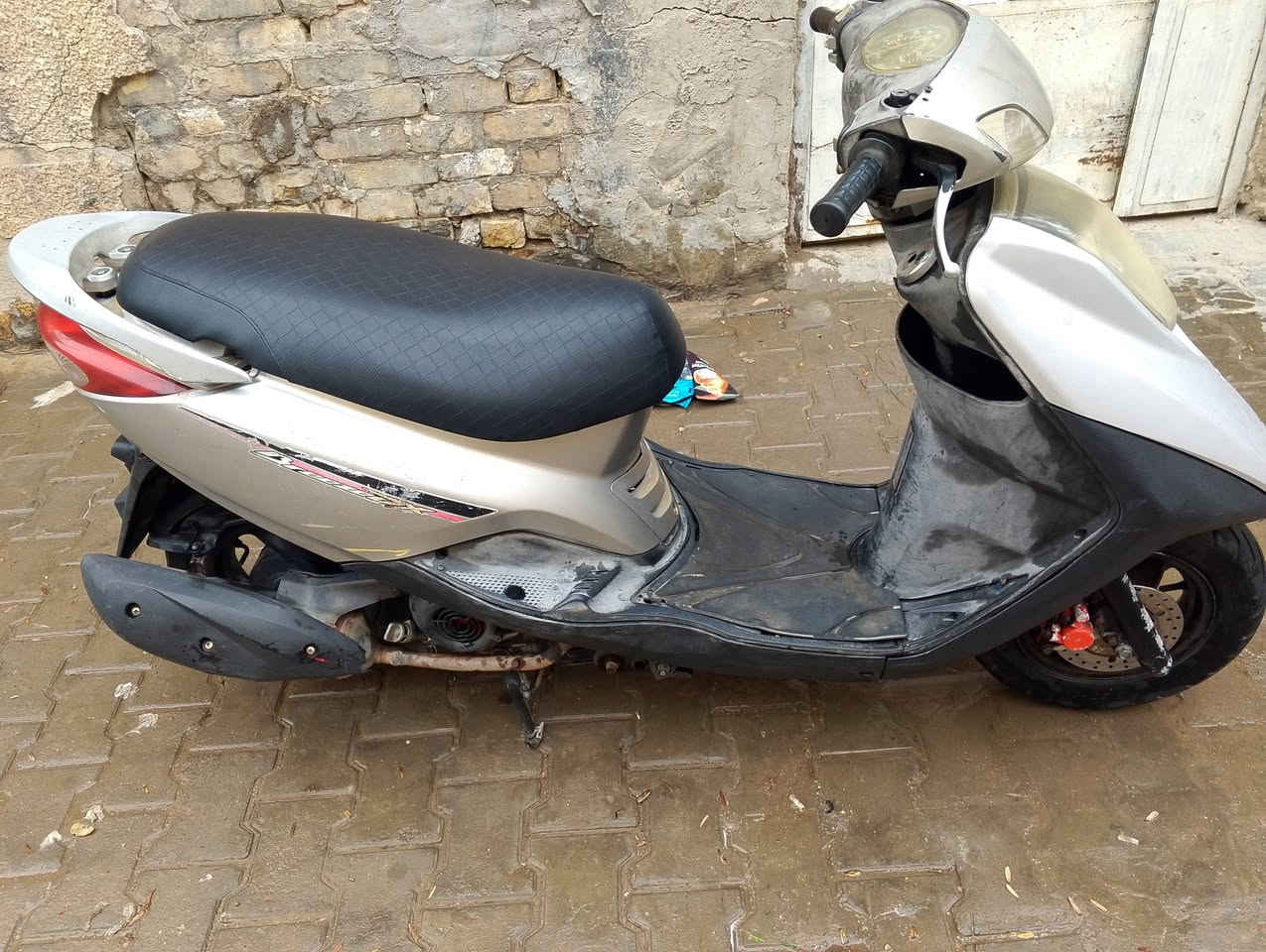 سلام عليكم دراجة بريز للبيع دراجة مكينة مامفتوحة نكرة سلف صبح كفرات بلادية دبلات امامي خلفي شغلات دراجة نضيفة اللة شاهد سعر ٦٠٠ وبيها مجال حك جية لعنوان بغداد شعلة  الرقم ‏‪***********‬‏
