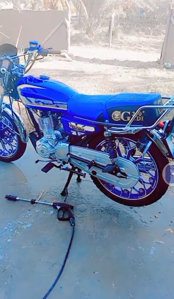 السلام عليكم دراجه للبيع سيفان الموديل 2025 اوراق اصولي كفاله عامه ***********
