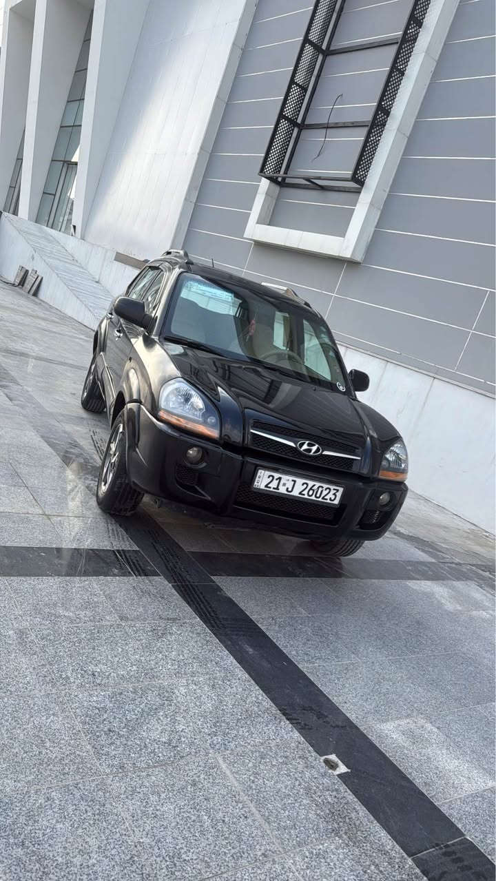 توسان 2009 خليجي رقم سليمانيه سنويه هزه جديد لحد 2030  (صبغ عـااااااام مكلوب حوض وبجم نضيف) مواصفات :- سقف اسلايت ،  5 ويل كروم ، شاشه كامره خلفي  كشن جك .كًير محرك تبريد صدر بشرط سعر 77$ لاستفسار  *********** كركوك, العراق
