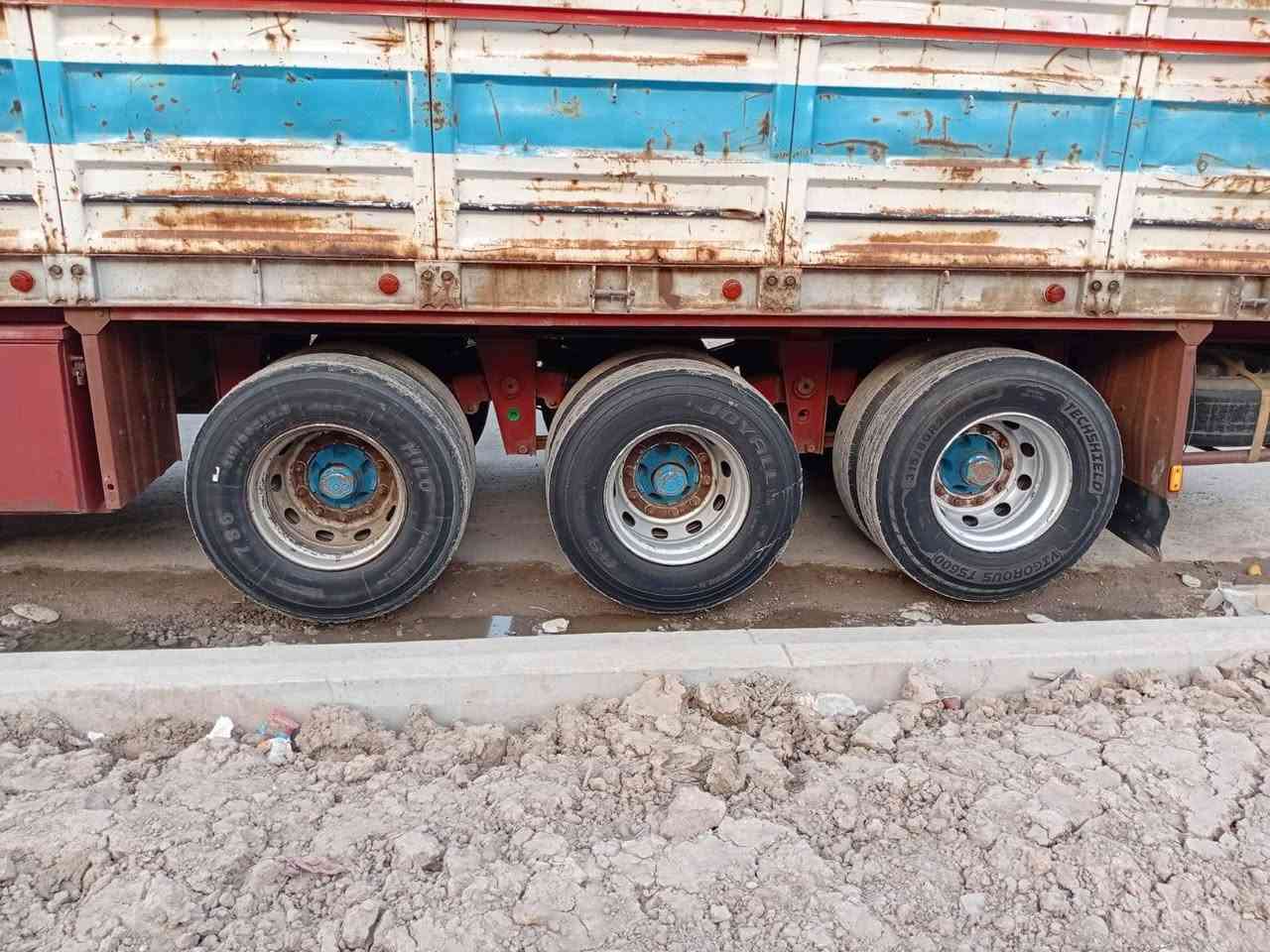 السلام عليكم عربانه حداديه طول ٦٠و١٢ شاصي ١٦  مكفول من الفطر و الكسر دناكير ١٤ مربع تايرات نص عمر شغالات  الاستفسار ***********
