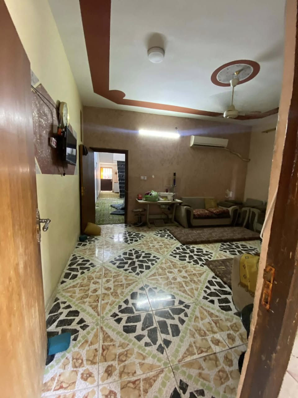 دار #للبيع بيع مستعجل
حي الرساله شارع مصرف بغداد
مساحه سند 243
واقع حال 300 

بناء طابوق 

شارعه 6 كما موضع بصور 

طابقين يحتوي ع 4 غرف نوم  
حمام عدد ٢
استقبال 
هول
صاله فوك وجوه
باقي تفاصيل بالصور
السعر  115 قفل 
للاستفسار 

‭0786 959 8192‬
