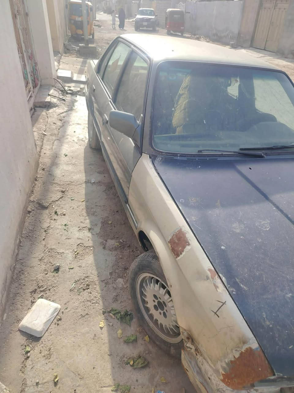 للبيع بي ام زعره 
السعر 20 وبيها مجال 
***********
***********
