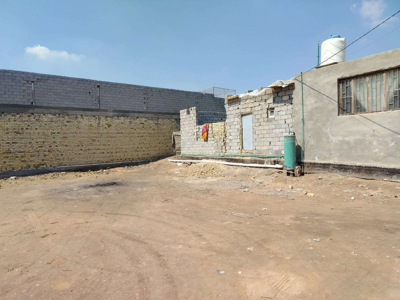 قطعة أرض للبيع المساحه ٢٠٠ م طابو زراعي سند ٢٥ طوريج شارع الحولي مقابل حي العسكري شارع نظور رقم الهاتف *********** ***********
