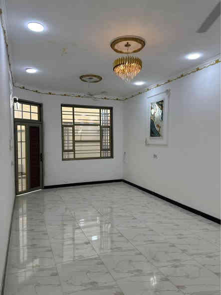 اسعد الله اوقاتكم بكل خير 🔷 
متوفر بيت البيع 🔷 
بمساحه 300متر 
طابو ملك صرف تحويل سهم باسم المشتري 🛑
الموقع البصره ابو الخصيب شارع كوت الحمداني قرب المحكمه الجديده 
مو بيت روعه 🏨
البيت يحتوي على 
#غرف نوم 3
#صاله
#ديوان
#مطبخ
#كراج
#حديقه🌹 
#صحيات داخلي وخارجي 🛑
وسعر البيت 150مليون اوبي مجال 💸 
للاستفسار والتواصل تصل *********** البصرة
