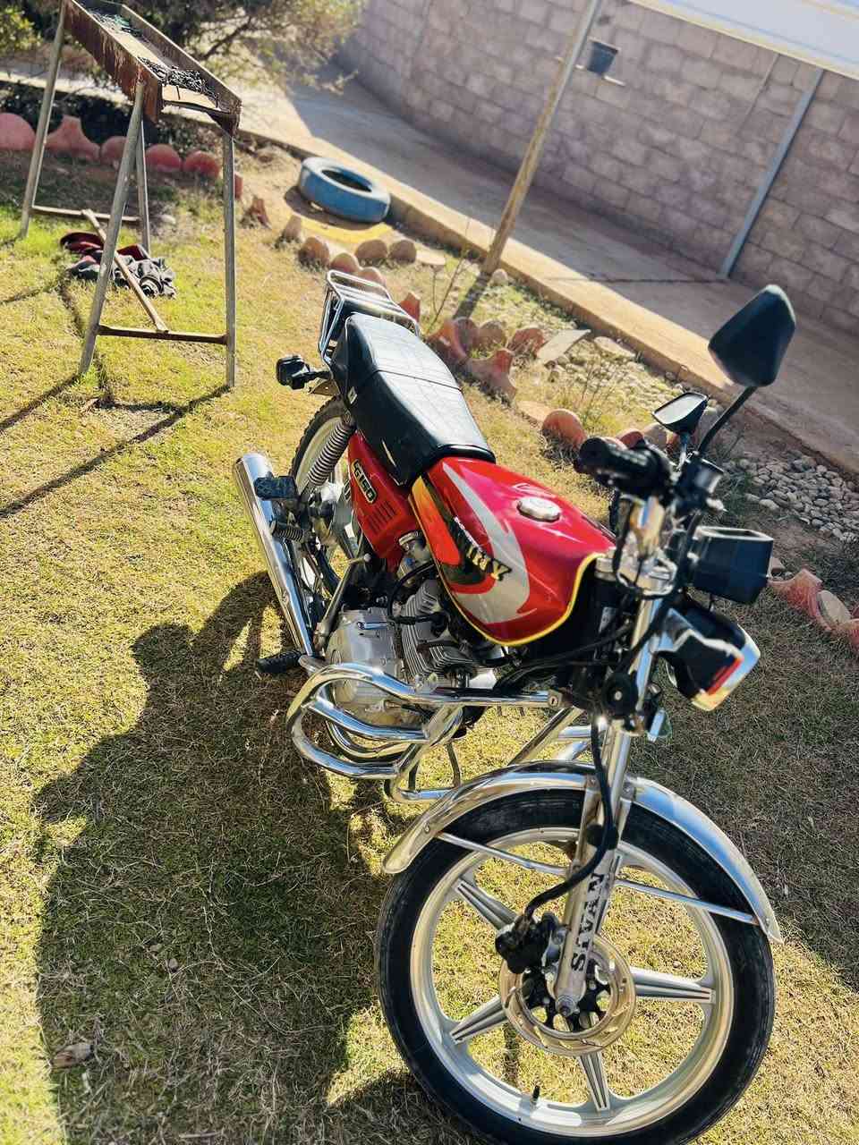 سيفان للبيع موديل 2018بعده جديد محركه كلش نضيف شغال سلف وشغال هندر الكهربائيات كله شغاله ‭0778 338 0932‬
هاذه رقمي مابي واتس الخاص مفتوح
