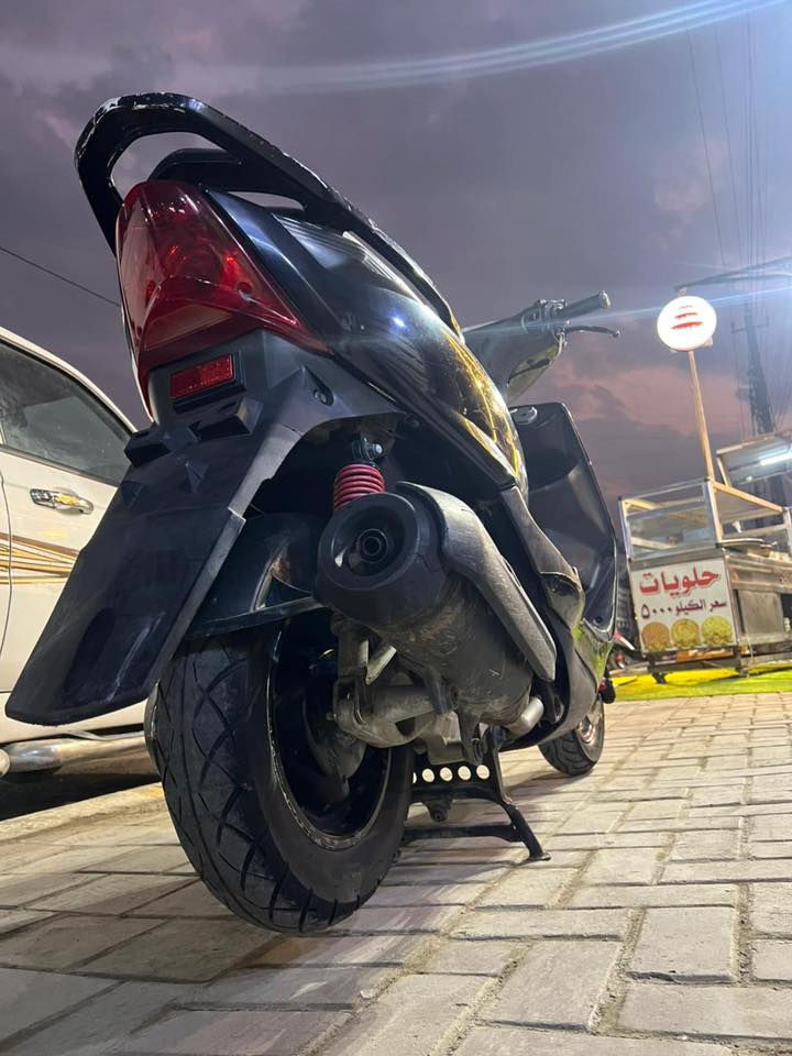 سلام عليكم اخوان دراجه ثعلب كفالة عامه صار شهر ونص من نزلتها دراجه عله وضع بلاد ماشيه ٣٨الف نضالفه فول كدامك مكينه بلاد جيب الف فيتر وفحص سعر ٦٥٠ الله شاهد اخذتها ب٩٥٠  او مراوس حسب قناعه مكانك شعب شارع تجار صحه رقم ***********
