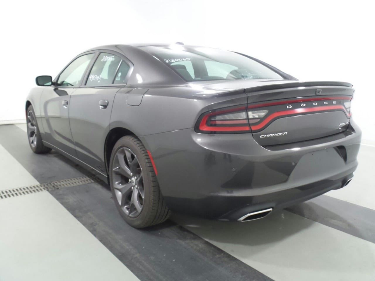 جارجر 2017 فئـــة رالــــي كنـــدي🇨🇦 تـــو ويـــل 

السيارة داخلة كلين تايتل كما موضح في الصور إدناه :
داخل العراق قطعه وحدة فقط كلير باب الراكب ( الصدر ) 
طخه بسيطه بحافة البنيد وع اثرها حدثت GT تايوان بدون اي ضرر داخلي الغرض منه تعديل شكل السيارة 
(علماً أن السيارة مغلفة PPF عدا قطع التحديث ) 

حجم المحرك : 3600cc / ستــــة سلنـــدر 
المسافة المقطوعة : 78 الـف ميــل حقيقــي 
حالة المحرك : ممتازة ع وضع الشركة 
حالة الگير : ممتازة ع وضع الشركة 
حالة التبريد : ممتازة ع وضع الشركة
الحدادية : جيدة جداً 

المواصفات Full option : 
سلايد روف - رادار جانبي - حساسات خلفية - شاشة كبيرة 
تحكمات ستيرن ٤ جهات - كشنات تدفئة + تحكم اوتو - ثلاجة داخل الجكمچة - دفيوزر خلفي كاربون فايبر - سبايدر GT - شمسيات دفن أورجنال - عداد 260 

رقم بغداد الجديد بـ أسمي 
عنوان السيارة بغداد الجديدة موجود بالنهار فقط 

سعر السيارة : 210 ورقة وبيها مجال 

رقم صاحب السيارة أتصال او واتساب :
***********
