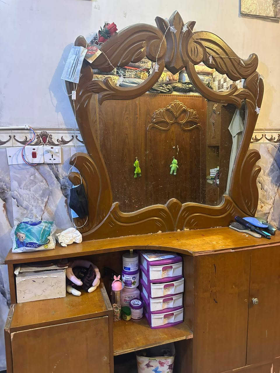 السلام عليكم
غرفة صاج للبيع كنتور ٦ ابواب وجرباية مع كومديات ٢مع ميز تواليت وزاوية سعرهة ١٥٠ 
عنواني حي التراث في البلديات


**إذا كنت صاحب هذا الإعلان وتريد حذفه لأي سبب، رجاءا أرسل رسالة إلى الدعم الفني**