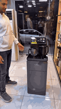 لدى معرض محمد الحاج وهاب
✨ براد ماء ساخن – عادي – بارد ✨

🔹 تبريد ضاغط قوي لأداء عالي
🔹 قفل أمان للأطفال لراحة وطمأنينة أكبر
🔹 خزان ماء من الفولاذ المقاوم للصدأ 304 الصحي والمتين
🔹 نظام أمان لتجنب التسخين الجاف
🔹 غلاية صحية تجعل حياتك أكثر صحة
🔹 لوحة سطح طاولة بمستشعر لمس
🔹 تصميم ذكي مع شاشة كبيرة واضحة
🔹 درجات حرارة ووظائف متعددة تناسب جميع الاستخدامات

📌 الموديل: EM-DKT
اختيار مثالي للمنزل، المكتب، والمحلات 👌

📲 للاستفسار والمزيد من التفاصيل، زورونا في المعرض
‭0782 909 9609‬
