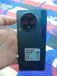 tcno coman30pro 8ذاكرة 256 والعشوائية  بس الضهر مالته بي فطور وباقي مك...