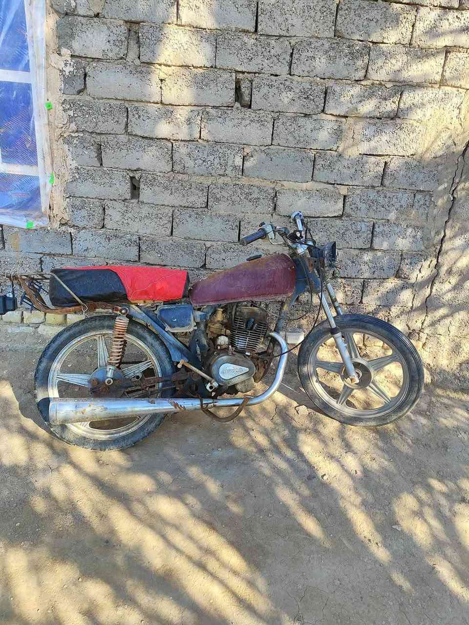 السلام عليكم دراجه ايراني 5 كير للبيع شغاله ومابيها شي عوزها ترتيبات للاستفسار ‏‏‪0780 448 6306‬‏
