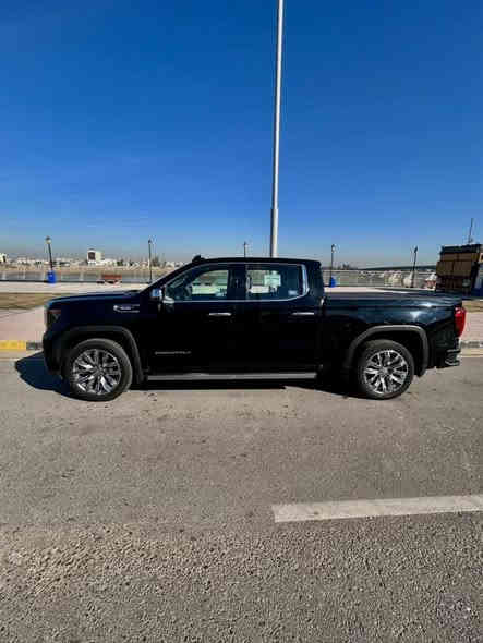 GMS -Denali- Sera
-فول مواصفات-
ماشيه 60الف
-حادثها بلصور-
الوقود-كاز-وبيها حصه
نضام كامارات 360درجه
-فتحت سقف-
للتواصل-واتساب-واتصال-
***********

المحرك: V8 سعة 6.2 لتر
القوة: 420 حصان
عزم الدوران: 624 نيوتن متر
ناقل الحركة: أوتوماتيكي من 10 سرعات
خيار محرك آخر: محرك V8 سعة 5.3 لتر بقوة 355 حصاناً وعزم دوران 519 نيوتن متر 

تبريد مقاعد
شاشة مركزية: تعمل باللمس، قياس 13.4 بوصة
شاشة العدادات: قياس 12.3 بوصة
شاشة العرض العلوية: ملونة، قياس 15 بوصة (اختياري)
نظام الصوت: Bose Premium (قياسي) مع مضخم صوت فاخر
التوافق: Apple CarPlay و Android Auto 

عجلات: 20 بوصة من الألومنيوم المصقول (خيارات 22 بوصة متوفرة)
الإضاءة: مصابيح LED أمامية وخلفية مميزة على شكل حرف C، ومصابيح ضباب
البوابة الخلفية: تقنية MultiPro™ متعددة الوظائف مع 6 وظائف
التفاصيل: شبك دينالي المميز من الكروم 

نظام الركن: إنذار خلفي وأمامي للمساعدة على الركن
التحكم: نظام Active Response 4WD ونظام لغلق التروس إلكتروني محدود الانزلاق متوفر
الثبات: نظام التحكم في الثبات StabiliTrak
