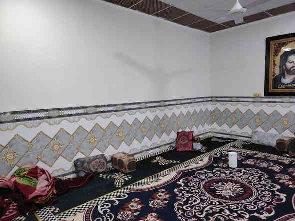 السلام عليكم بيت للبيع في شارع سيد أحمد في منطقت ال محينه  المساحه 300 متر  السعر ٥٥ وبي مجال للشراي  الاستفسار علاهذا الرقم ***********.
