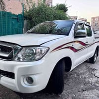 تويوتا هايلوكس 2007رقم بغداد الجديد بيه اربع قطع بدون دواخل سياره تراي...