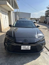 كامري 2025 رقم بغداد بدون صبغ فقط بنيد بارد ورقم الشاصي مرفق ويه الصور...