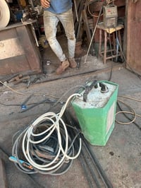 للبيع مكينه بلغاريه اصليه مخزونه مكانها بغداد الشعب السعر 200 الف ماكو...