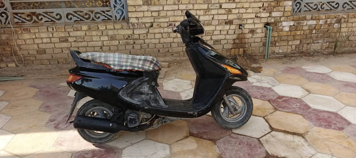 فراشه فحل مكينه بلاديه مبدل بس بستم بيها شلعه ونعومه تخبل كهربائيات كلها شغاله لايت زنون ابيض واصفر مكاني ديوانيه قضاء السنيه السعر 350وبيها مجال الشراي يتصل ب***********
