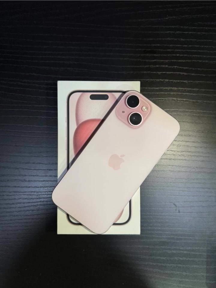 سلام عليگم🫡
شلون الصحة حبايب🤍

 ايفون 📱: 15عادي (عربي شرق اوسط ماستر)
بطارية 🔋: 89 عدد دورات الشحن (422)
ذاكرة 💿 : 128
رقم النموذج : M
اللون 🌸 : وردي
الحالة : مستعمل
الملحقات : كارتون اصلي📦 + كيبل الشحن
الضمان : تاخذة من باب محلي

الجهاز بلادي وين ميعجبك افحص

السعر : 750,000 الف وبي مجال🔥

العنوان 📍 : ألحرية السلام شارع (20)
للتواصل اتصال+واتساب 📞 :
0772 206 2288
0772 163 3227
1_f_g_1 او مراسلة صفحة الانستا
🚚لايوجد توصيل🚚
