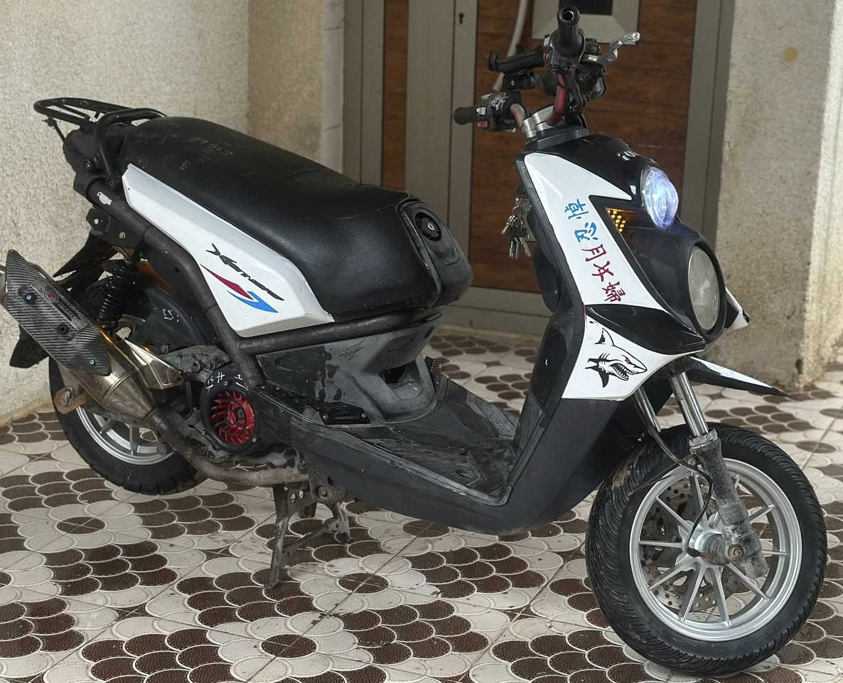 ⚠️سلام عليكم. سكنس جبلي. موديل 10عليه تزوير بيه حلو دراجه حلوه و نضيفه و كامله من كلشي. بيه ويل و دبل خلفي و ستيرن  و بكلايت 13 جاملغ امامي و دراجه لوانه احمر جارد مغلفه جامليه  سعره  مليوان و ميه و بيه مجال حك جيه *********** اهذا رقمي مكاني ديالى خالص 🚨
