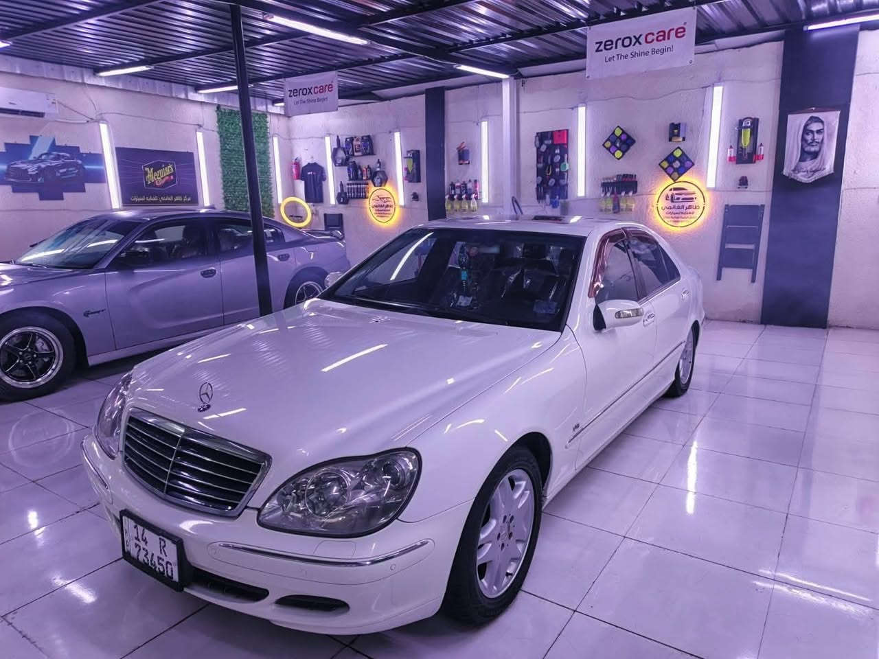 السلام عليكم
السعر 135 وبيها مجال للشراي 
بدون صبغ بدون صبغ لحد يقارنها بالمصبوغات عام ولا بالمضروبات
 مرسيدس غواصه موديل 2003 اصل بالسنويه 2002  السياره بأسمي رقم انكليزي  حجم S 500 مكفوله كفاله عامه من الصبغ والضربه  شرط حته الدعاميات بدون صبغ وارد يابان 
السعر 135 وبيها مجال قليل حك الجيه والي يكول هواي اكو هواي بالسوك كلشي موجود 

محرك  كير مكفولات ⁦
تبريد 3 قطع 
شاشة اعطال
 داخل جديد  كهرباء 
لايت زنون 
 مري شفط
ويل 17 بلادي  
حساس مطر  
 وضعيات قياده سبورت وعادي واوتو
 زراك لايت شغال
 لايت داينمك مع حركة الستيرن تجاوي خلفية كهرباء قلابه 
 برده كهرباء
 سلايد روف
 ربع جوبلسات تصعد وتنزل حسب رغبة الشخص
 كير ثلاث وضعيات
 كشنات هيترات مع كهرباء
 كشنات خزن ميموري 3 وضعيات
 المرايا الجانبيه تنطبق عند قفل السيارة 

 تحكم ستيرن جهتين 
ستيرن كهرباء 
مكان السياره البصره 
للأستفسار ***********
