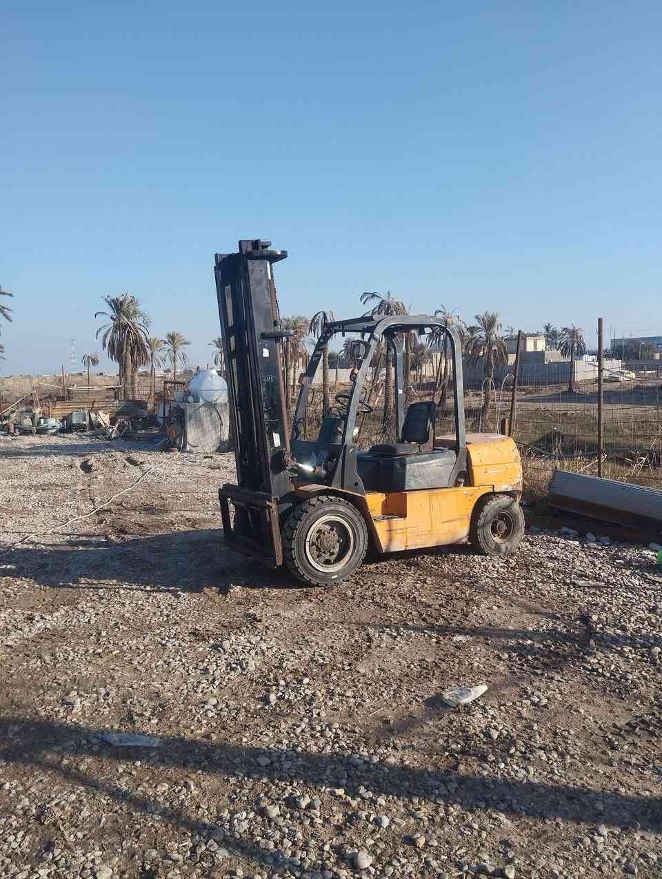 رافعه شوكية 3طن صيني 3حركات ادوات بدون رقم للبيع للاستفسار *********** البصرة القرنه
