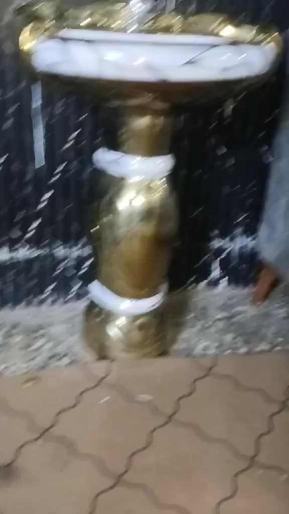 مغسله وخلاط ومرايه جدد ما مستخدم  تفاصيل بلمقطع
السعر ع خاص او اتصل ع رقم المكان بغداد المعامل ***********
