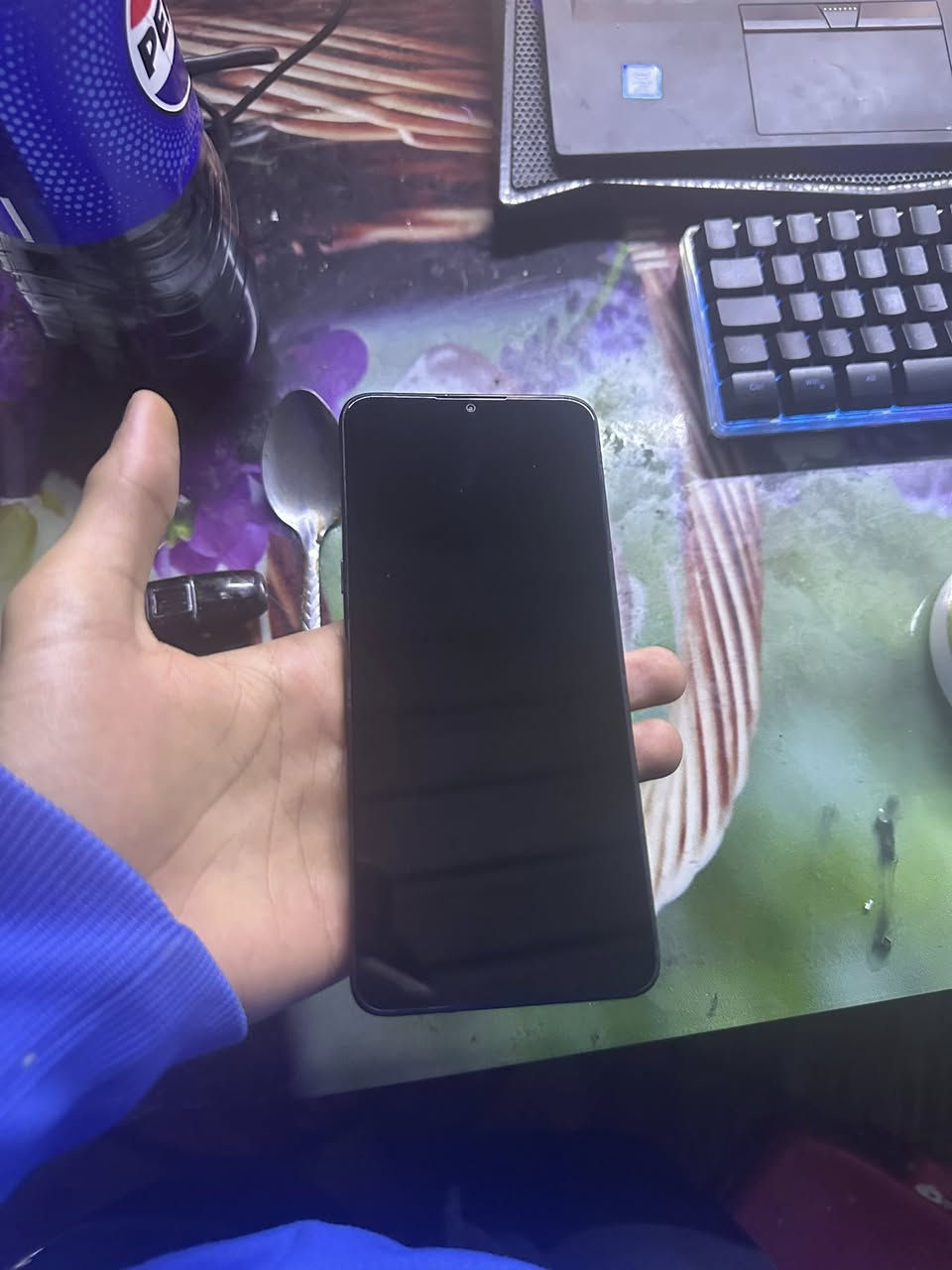 Tcl 10 ce
ذاكرة ١٢٨
بغداد مدينة الصدر 
مبدل شاشه وكالة
سعرة ٩٠ الف
***********
