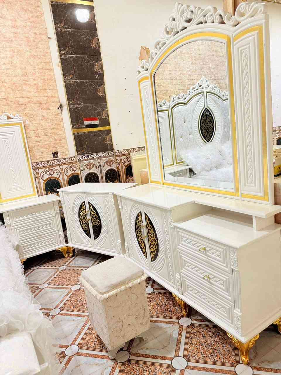 🚨 انطلقت أقوى تخفيضاتنا على موديل الأقواس – فخامة بسعر ولا أروع!
📉 من 2,450,000 دينار عراقي
🔥 إلى 1,950,000 دينار فقط
💥 فرق 500 ألف دينار خلال 6 أيام بس!

✔️ موديل الأقواس – نجارة عراقية 100%
متوفر ضمن وجبة الدرجة الأولى ووجبة الأصباغ (البوية)

✨ تفاصيل الطقم (10 قطع):
• كنتور بطول 330 سم + ملحق 430 سم – ارتفاع 250 سم
• تصنيع داخلي: صاج طبيعي 4 ملم
• وجه الكنتور: MDF سماكة 12 ملم
• الضهر: چرچوبة شد برغي
• القاعدة الأرضية: بلوك صاج
• أبواب نرمادة شريطية
• التقطيع الداخلي: حسب رغبتك
• سكك سلايت – تقطيع بلوك بورد
• الشازون: خزان + طابورية إضافية
• سرير 6 أرجل من بلوك بلاويد
• لون الدوشمة حسب اختيارك
• تصميم فريد بمسكات مختلفة عن باقي الموديلات

🚛 توصيل وتركيب لكافة محافظات العراق بكروه
🛠 صيانة مجانية لمدة سنة كاملة

📍 العنوان: الرمادي التأميم 
📞 للحجز والاستفسار: *********** 

🔹 معرض الجشعمي للأثاث – ثقة محلية بجودة عالية

⏳ الكمية محدودة والعرض ينتهي خلال 6 أيام فقط!
👇 لا تفوّت الفرصة وخلي غرفتك تحچي ذوقك!#الجشعمي
