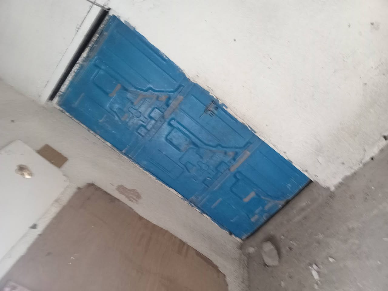 سلام عليكم. بيت للبيع حي شهداء تجاوز قرفه وصاله ومطبخ وحوش بي مساحه كدام البيت سعر 3ملاين ونص. اتصال ***********
