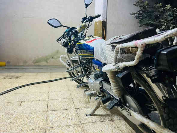 السلام عليكم : 
للبيع فقط 

دراجة سيفان 2023   للبيع السعر 675 وبي مجال قليل 

دراجة نضيفة مال جناي محرك مامفتوح. نشاط فول 

التواصل : ٠٧٧١ ٦٩٥ ١١١٦   المكان : بيجي 📍
