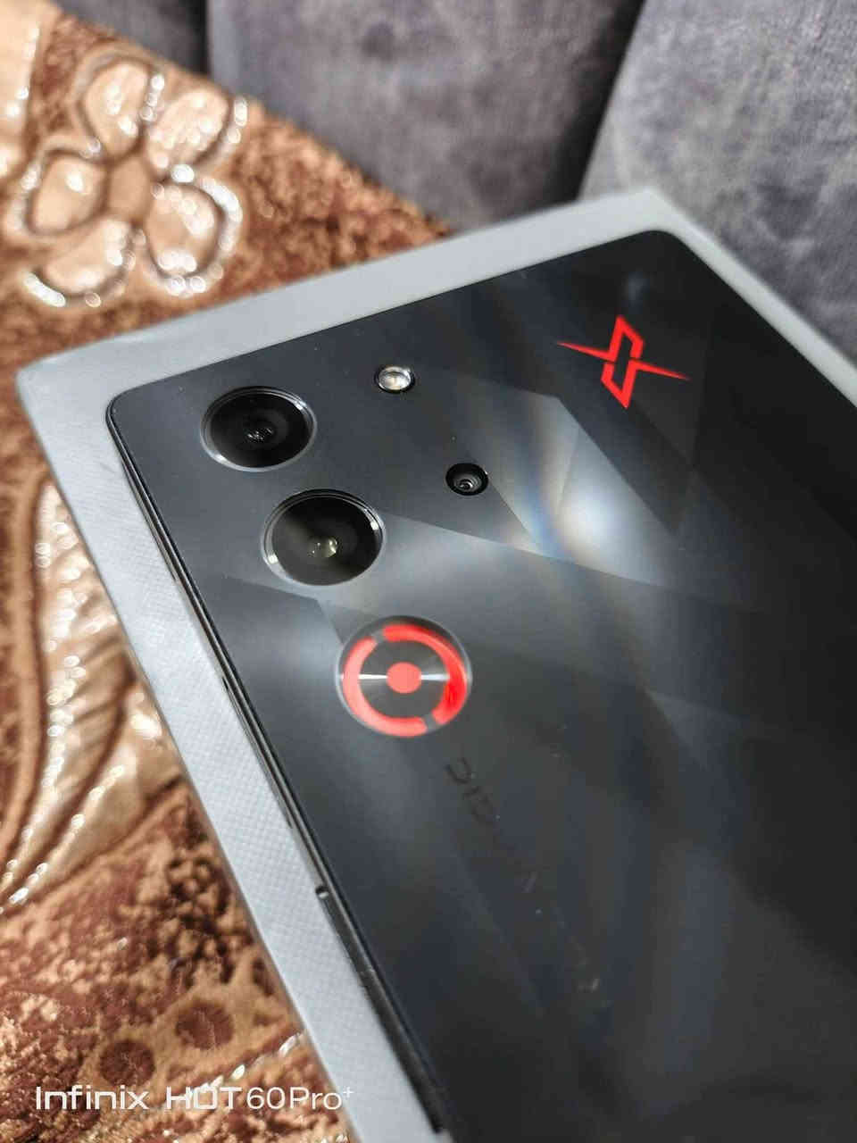 ريد ماجك 10 اس برو 
جهاز اخو جديد مستخدم قليل 
غراض كامله مكفول من كلشي على الفحص 
ذاكره 256 رام 12+12  
السعر 750 قفل 
مكاني نجف *********** النجف, العراق
